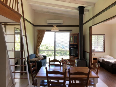 Montville Holiday Apartments - Whitsundays Accommodation 12