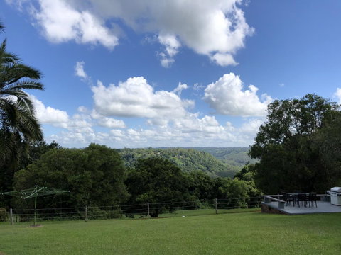 Montville Holiday Apartments - Whitsundays Accommodation 10