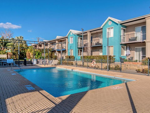 Waters Edge Apartment With Jetty - Whitsundays Accommodation 1