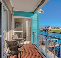 Waters Edge Apartment with Jetty - Whitsundays Accommodation