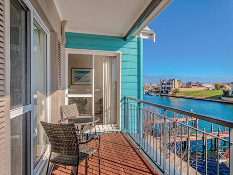 Waters Edge Apartment With Jetty - Whitsundays Accommodation 0