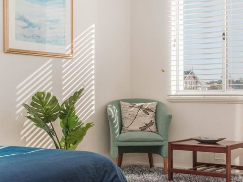 Waters Edge Apartment With Jetty - Whitsundays Accommodation 2