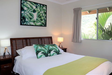 Watersons At Airlie Central Apartments - Whitsundays Accommodation 2