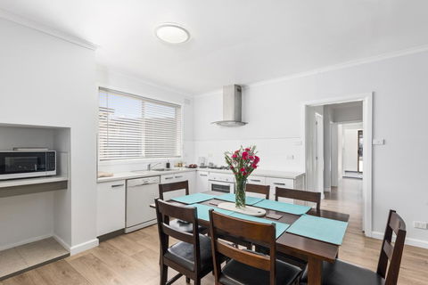 Wattle Grove Villa - Whitsundays Accommodation 0