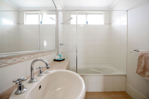 Wavecrest Village & Tourist Park - Whitsundays Accommodation 3