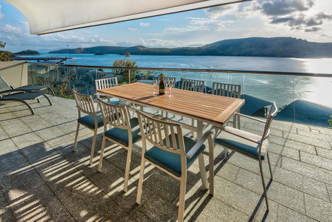 Waves 5 Luxury 3 Bedroom Breathtaking Ocean Views Central Location - Whitsundays Accommodation 0