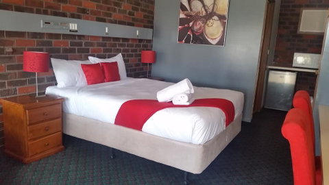 Wentworth Club Motel - Whitsundays Accommodation 1