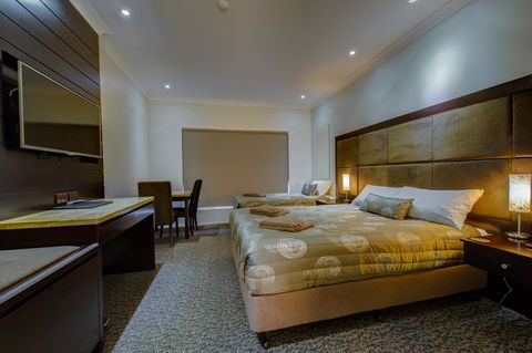 Western Downs Motor Inn - Whitsundays Accommodation 1
