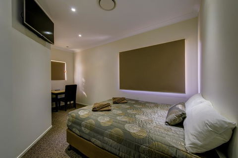 Western Downs Motor Inn - Whitsundays Accommodation 3