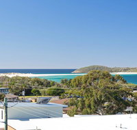Whale Tales' 78 Lentara Street - FANTASTIC WATER VIEWS OVER FINGAL BEACH - Whitsundays Accommodation