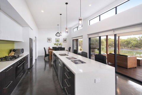 Wharfedale - Whitsundays Accommodation 3