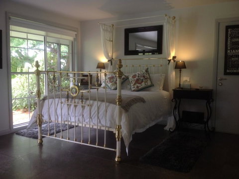 Whispers At Cedar Grove - Whitsundays Accommodation 3