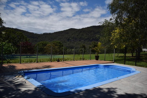 Whispers At Cedar Grove - Whitsundays Accommodation 2