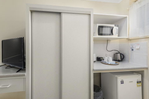 Whiteoaks Motel & Lodges - Whitsundays Accommodation 1