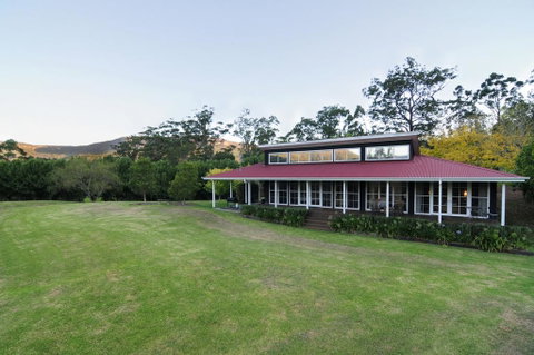 Willabrook Retreat - Mojo Cottage - Romantic Escape! - Whitsundays Accommodation 1