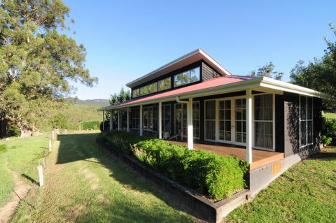Willabrook Retreat - Rest Cottage - Spoil Yourself! - Whitsundays Accommodation 0
