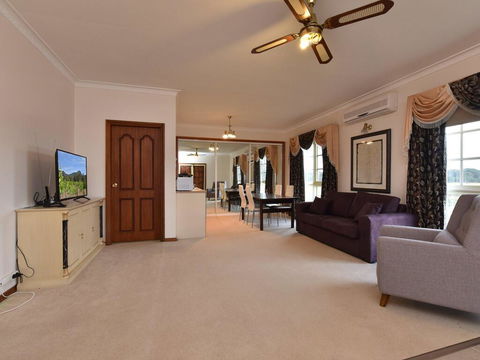 Wine Country Homestead 1br Studio - Whitsundays Accommodation 3