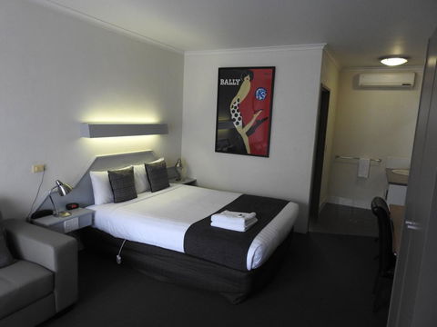 Wine Village Motor Inn - Whitsundays Accommodation 0