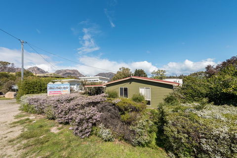 Wineglass - Whitsundays Accommodation 0