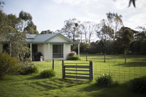 Woongara Cottage - Pet Friendly Country Retreat - Whitsundays Accommodation 0