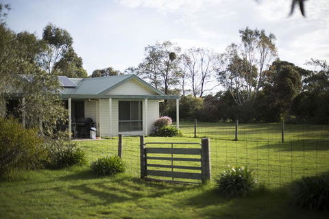 Woongara Cottage - Pet Friendly Country Retreat - Whitsundays Accommodation 0