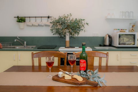 Woongara Cottage - Pet Friendly Country Retreat - Whitsundays Accommodation 2