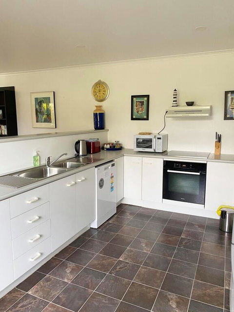 Woorim Secluded Palms Villa - Whitsundays Accommodation 3