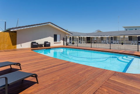 Wynnum Anchor Motel - Whitsundays Accommodation 0