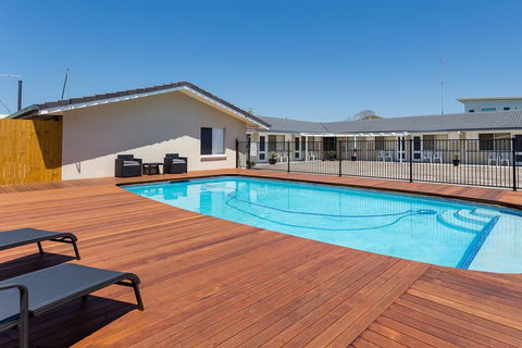Wynnum Anchor Motel - Whitsundays Accommodation 0