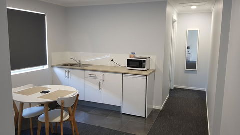 Wynnum Anchor Motel - Whitsundays Accommodation 3