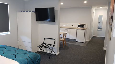 Wynnum Anchor Motel - Whitsundays Accommodation 1