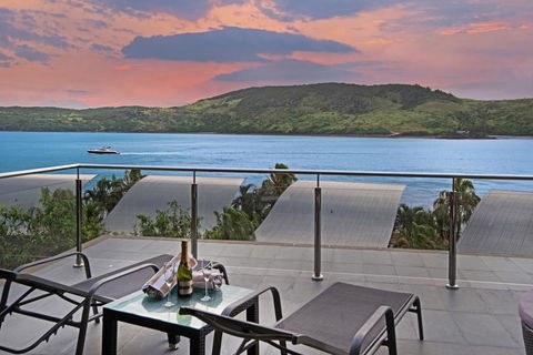 Yacht Club Villa 33 - Serenity - 4 Bedroom 4 Bathroom House Ocean Views 2 Buggies - Whitsundays Accommodation 3