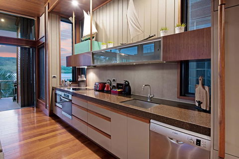 Yacht Club Villa 33 - Serenity - 4 Bedroom 4 Bathroom House Ocean Views 2 Buggies - Whitsundays Accommodation 1