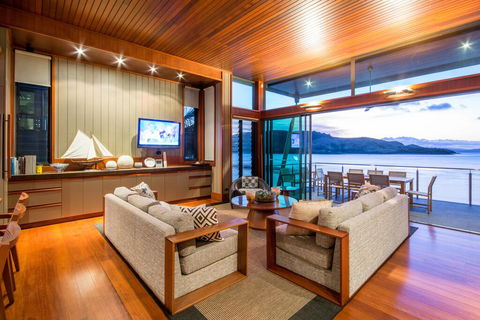 Yacht Club Villa - Whitsundays Accommodation 3