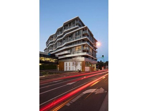 Yarra River Luxury 1BD Apartment - Whitsundays Accommodation 2