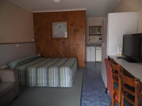 Yarragon Motel - Whitsundays Accommodation 3