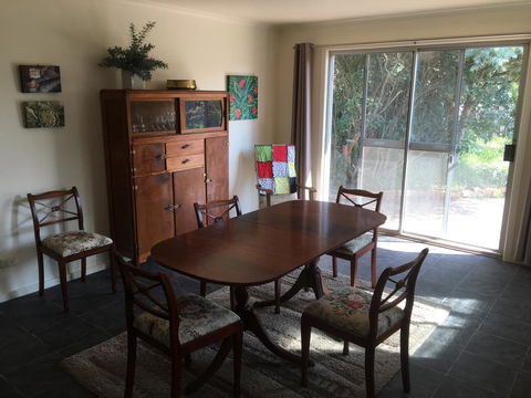Yarram Cottage: Art And Accommodation - Whitsundays Accommodation 3