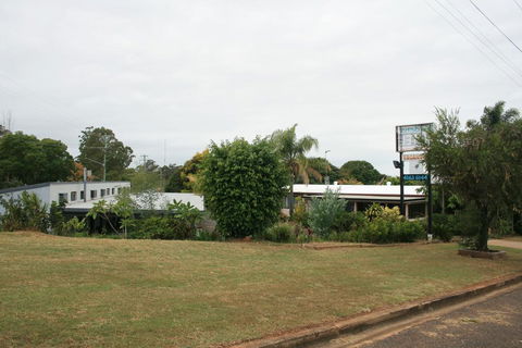 Yarraman Gardens Motel Queensland - Whitsundays Accommodation 1