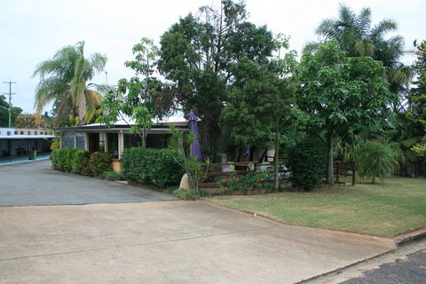 Yarraman Gardens Motel Queensland - Whitsundays Accommodation 3