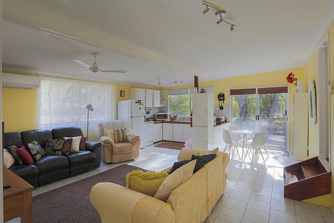 Yellow Cottage - Bush And Beach - Whitsundays Accommodation 1