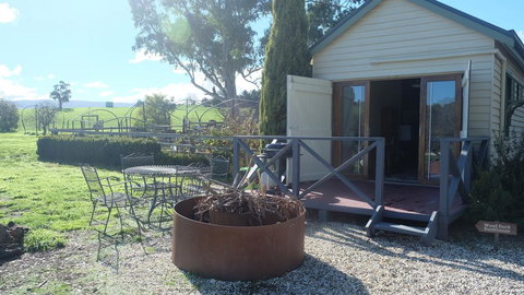 Yea Wood Duck Cabin - Whitsundays Accommodation 1