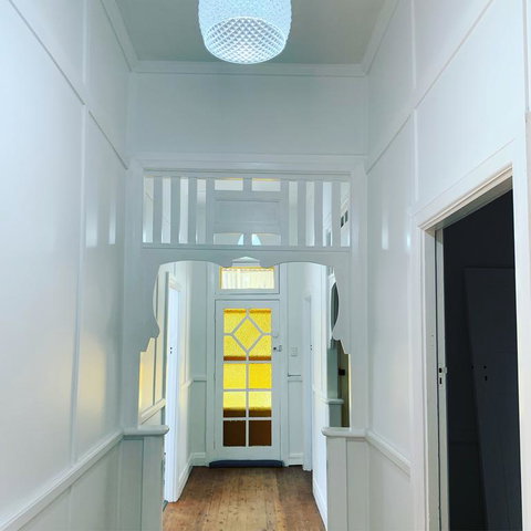 Yellow Door House Adelong - Whitsundays Accommodation 3