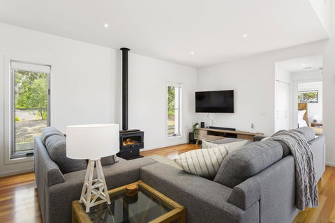 YOU, ME AND THE SEA - BLAIRGOWRIE - Whitsundays Accommodation 1
