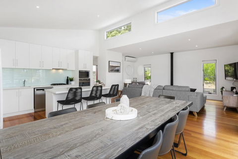 YOU, ME AND THE SEA - BLAIRGOWRIE - Whitsundays Accommodation 0