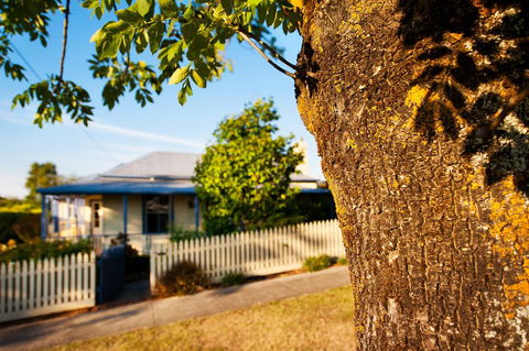 York House Daylesford - Whitsundays Accommodation 0
