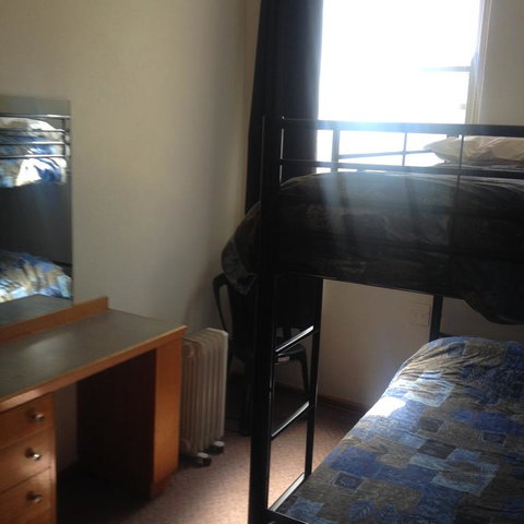 Young Budget Accommodation - Whitsundays Accommodation 3
