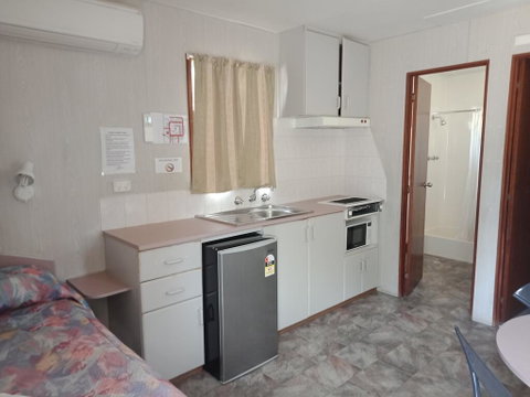 Young Caravan Park - Whitsundays Accommodation 2