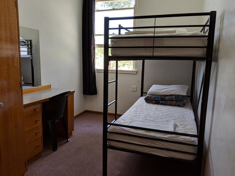 Young Budget Accommodation - Whitsundays Accommodation 2