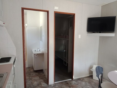 Young Caravan Park - Whitsundays Accommodation 1