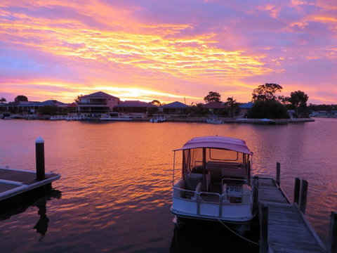 Yunderup Canal Getaway - Whitsundays Accommodation 2